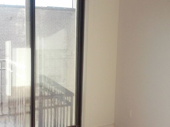 4th image of 588 Franklin Ave #3
