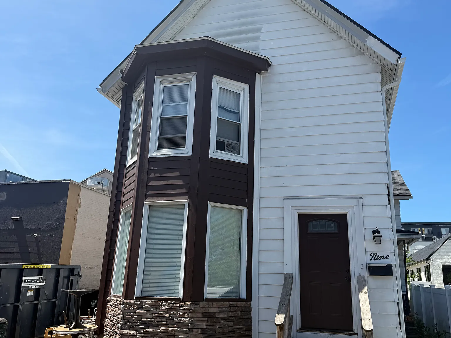 3 bed, 1.5 bath, 1048 sqft, $1,695 — Photo 1