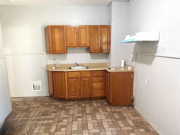 605 Fremont St — Photo 3