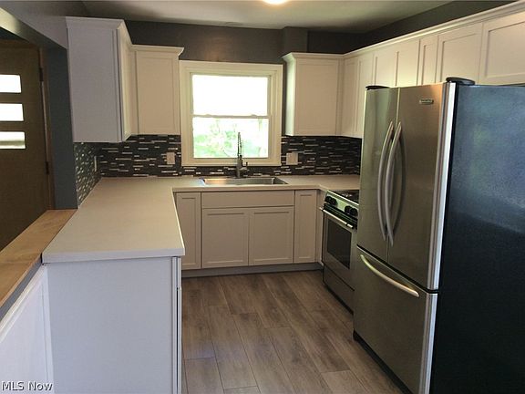 3rd image of 240 Harcourt Dr