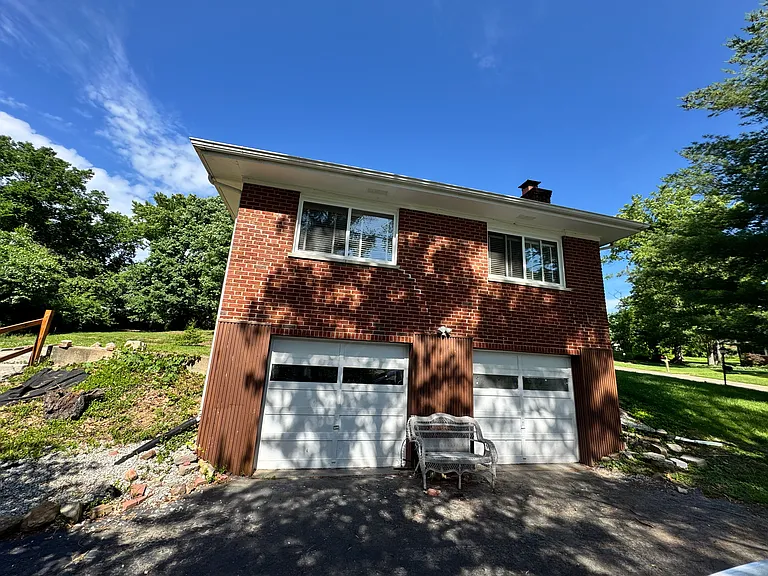 15 Hedgewood Ln — Photo 3