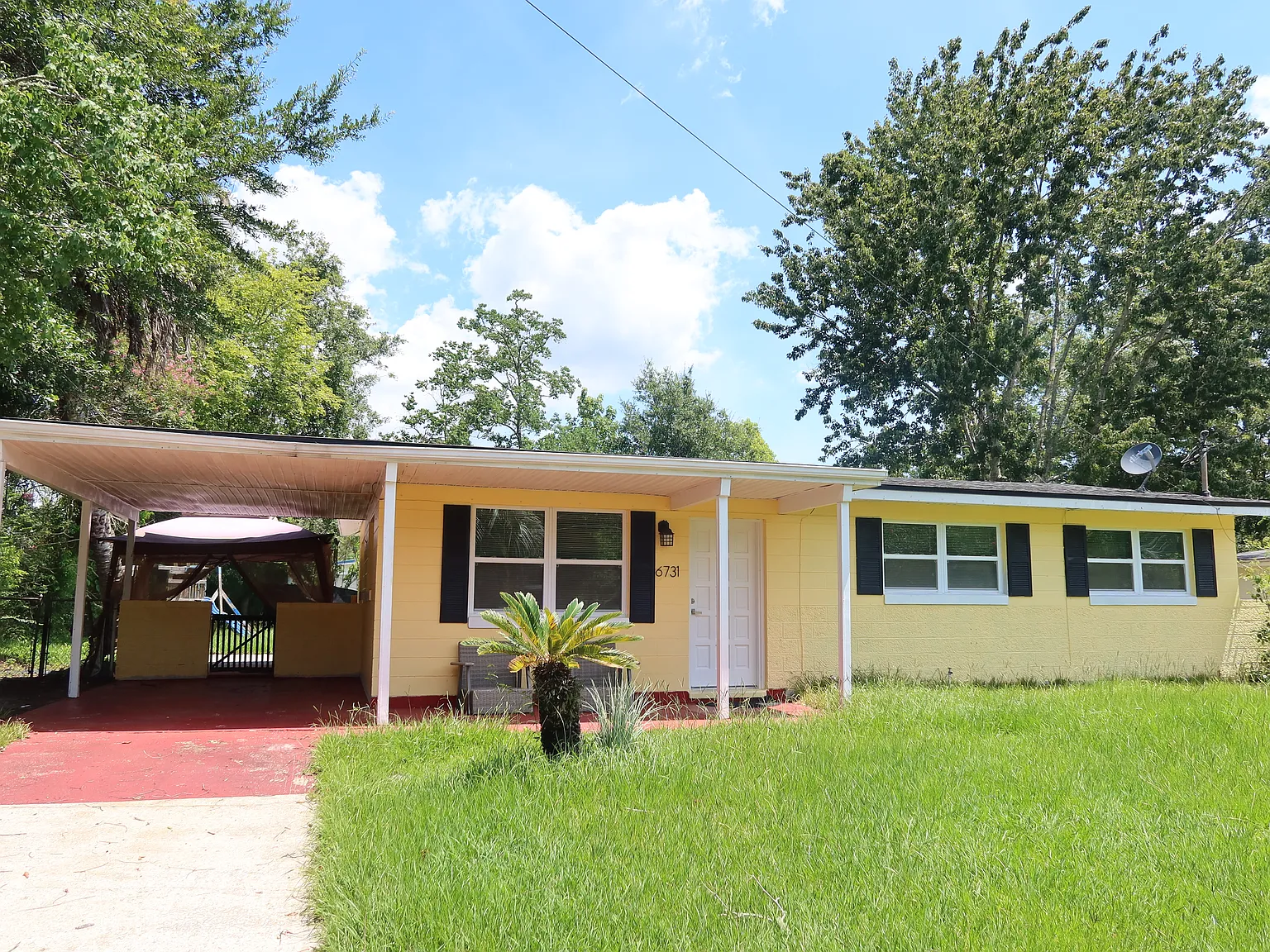 3 bed, 1040 sqft, $1,800 — Photo 1
