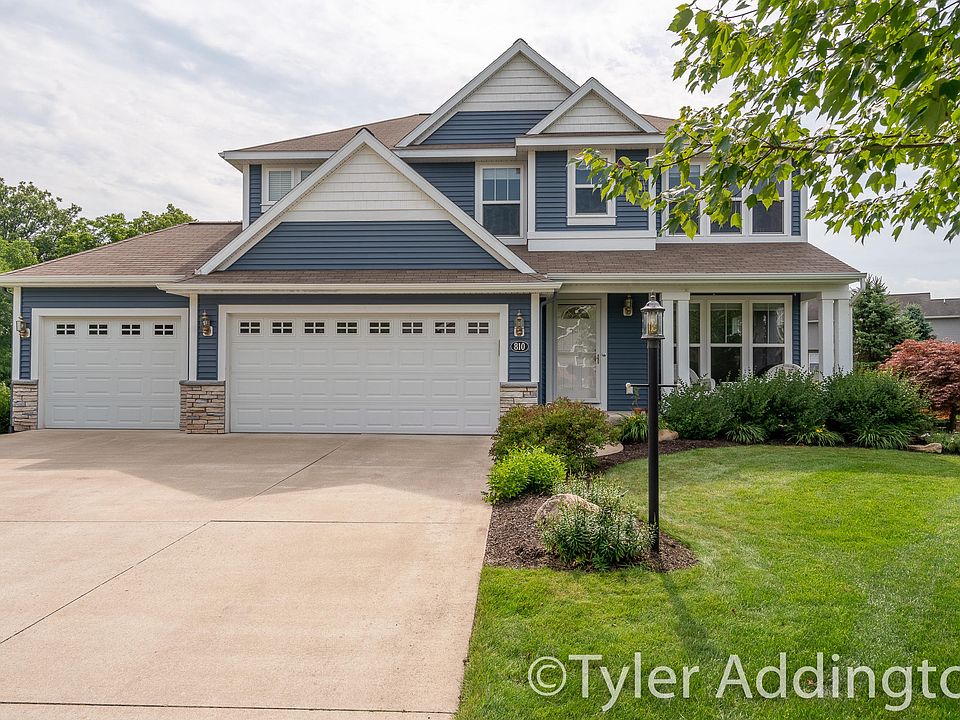 1st image of 810 Moorings Dr SE