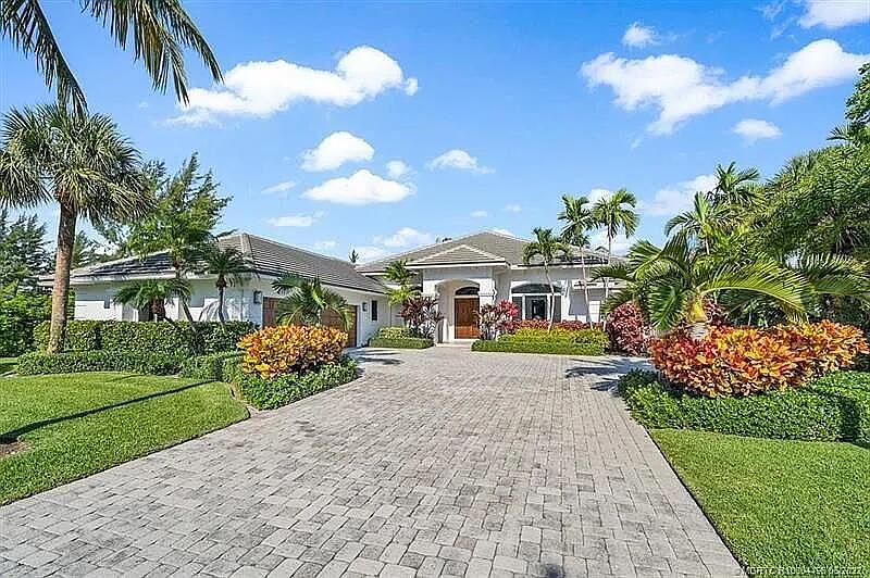 1st image of 2941 Lake Dr