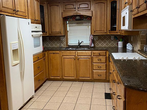 5th image of 3731 S Columbia Road 85
