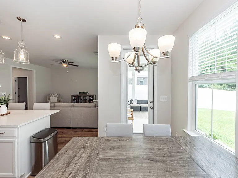 121 Hawthorne Landing Dr — Photo 17