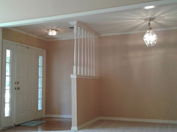 3rd image of 118 Parkwood Blvd