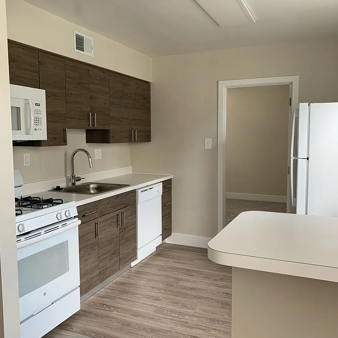 Pine Manor Apartments — Photo 3