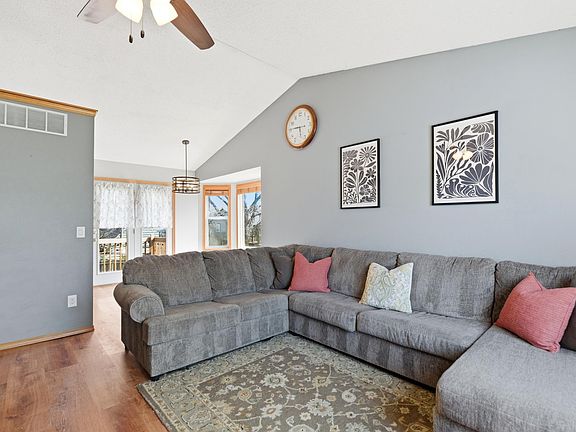 4th image of 4044 Farmstead St