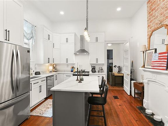 5th image of 814 Austerlitz St #A