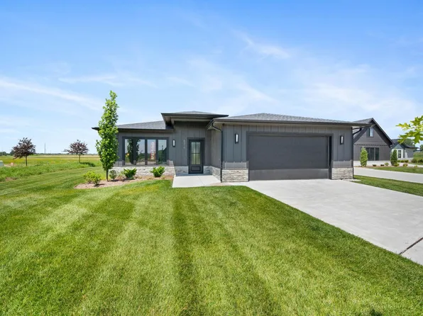 8374 W Waterway Ct, Maize, KS 67101