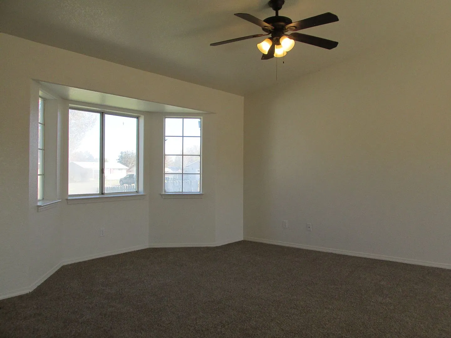 Three Bedroom Home In Leavitt Lake For Rent — Photo 2