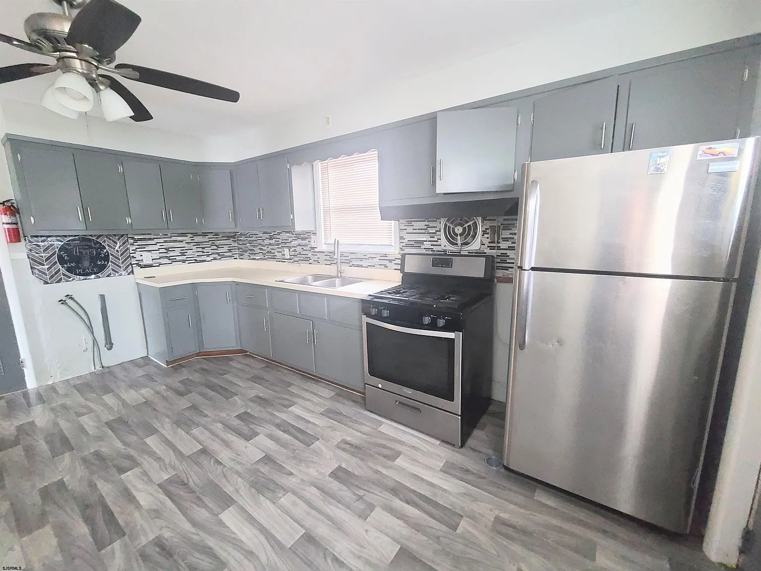 3 bed, 1.5 bath, $2,450 — Photo 3