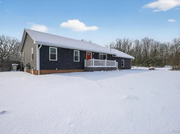 2176 E Stanley Rd, Mount Morris, MI 48458