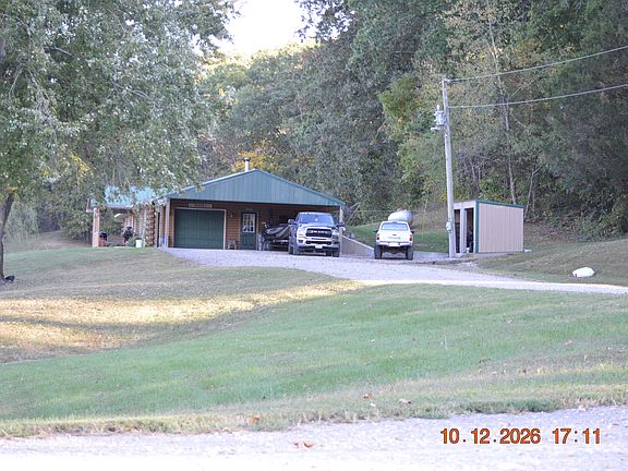 3rd image of 385 Autumn Rdg