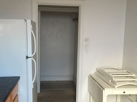 Kitchen dining area