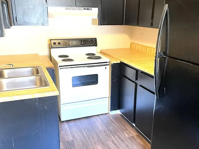 108 Arizona Ave — Photo 2