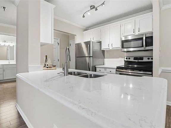 2nd image of 300 Johnson Ferry Rd NE Unit B202