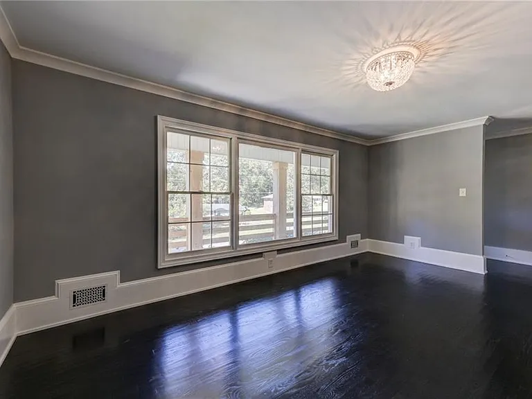 2325 Elmwood Cir SE — Photo 9