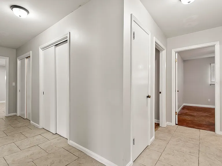 243 Cedar Crst — Photo 20