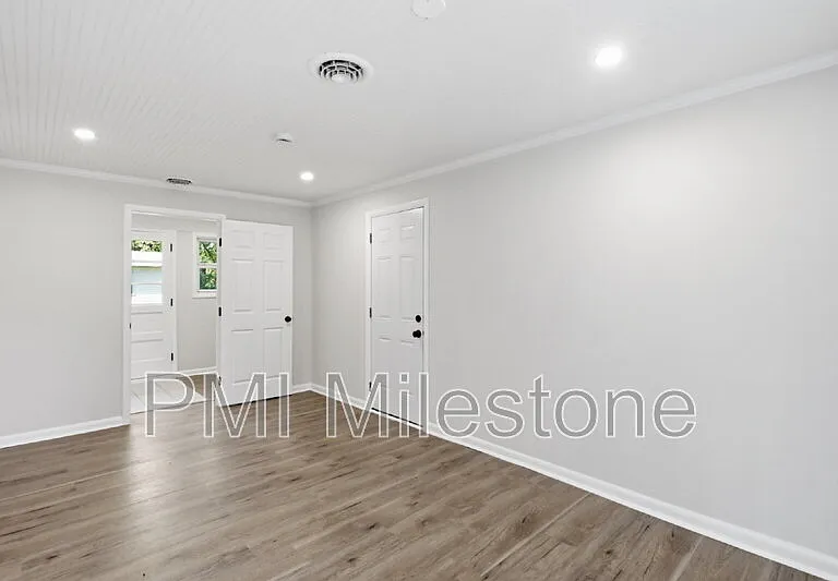 13242 Greensburg Rd — Photo 12