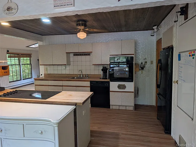 45 Sunken Meadow Rd — Photo 9