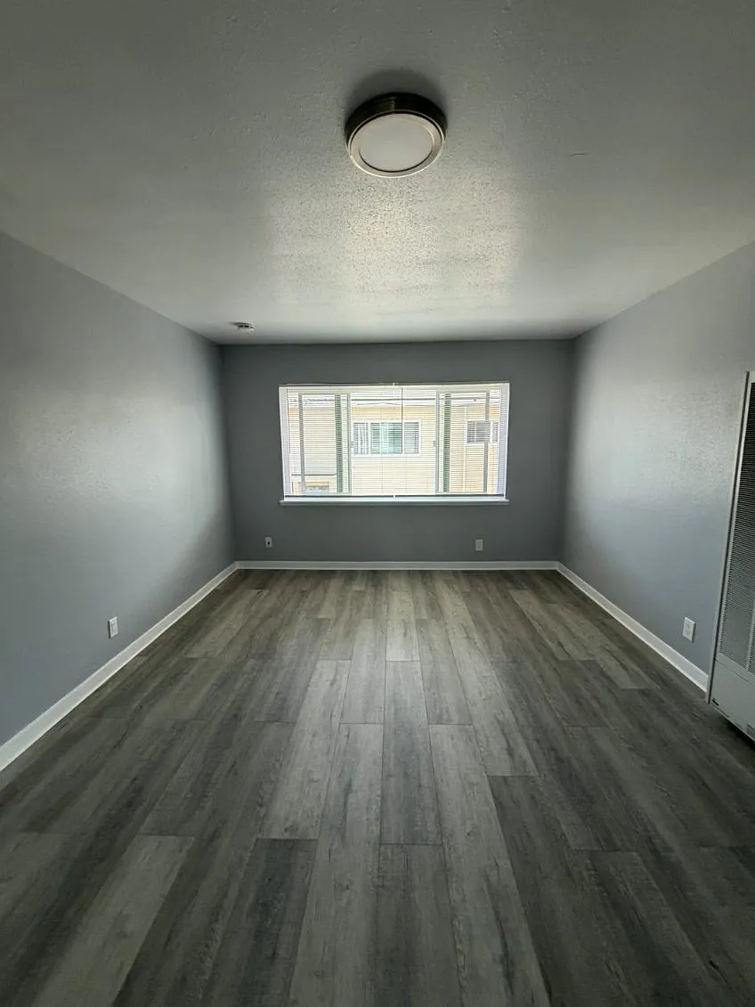 5211 Live Oak St — Photo 3