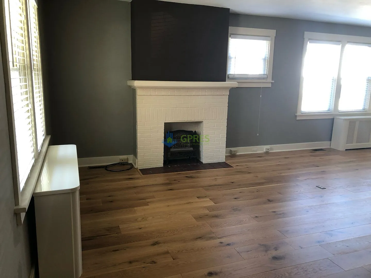 Beautifully Rehabbed Central Oakmont apartment with Old-World charm — Photo 4