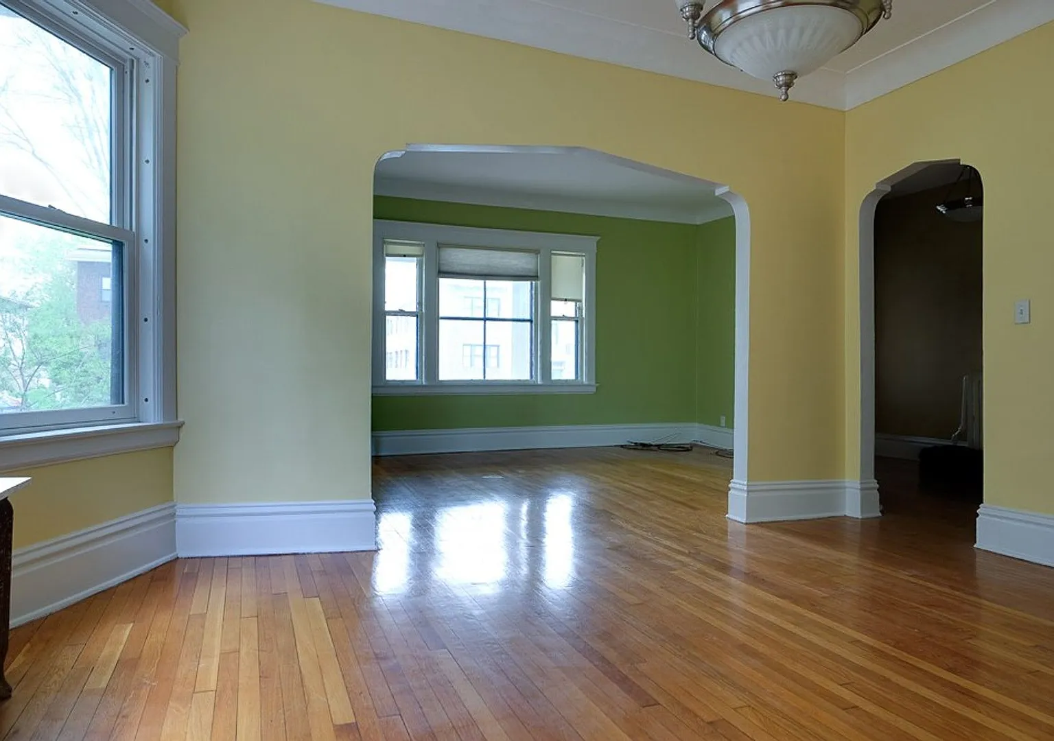 Jager 913 Ashland — Photo 3