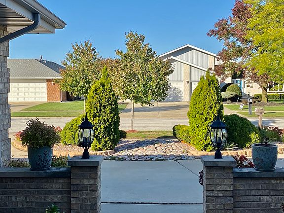 5th image of 8031 Valley View Dr