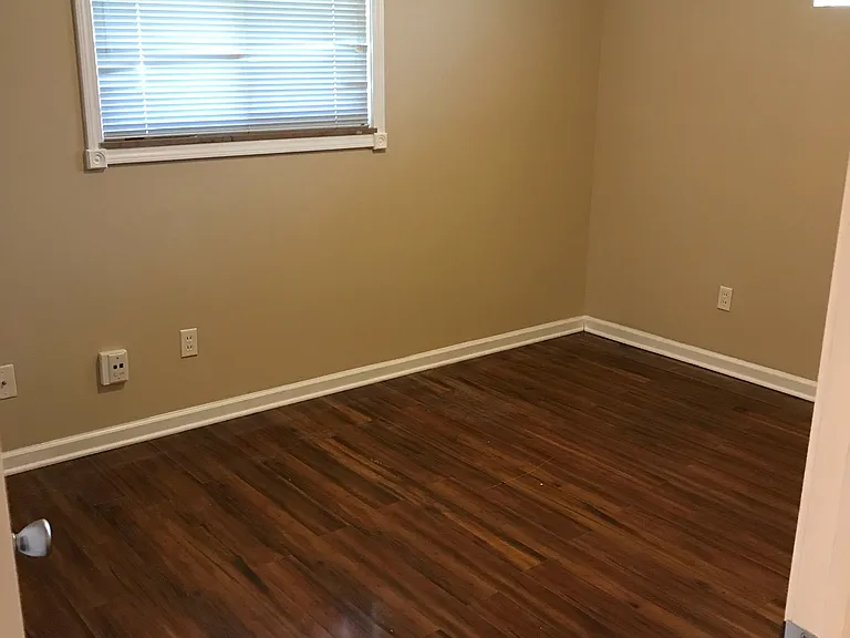 2550 9th Ct — Photo 2