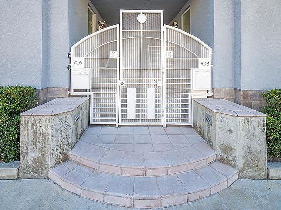 3rd image of 708 Kettner Blvd