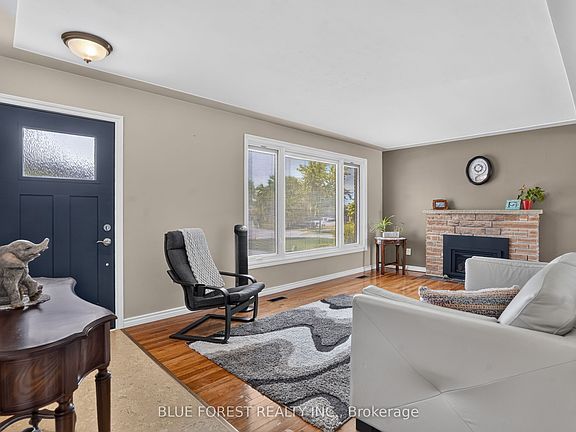 4th image of 926 Eagle Cres