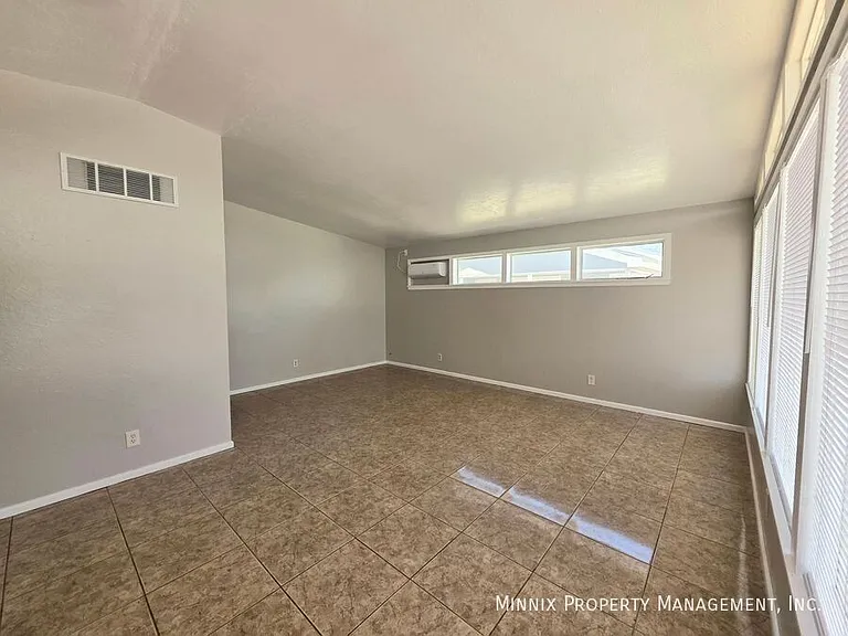 3202 W Illinois Ave — Photo 4