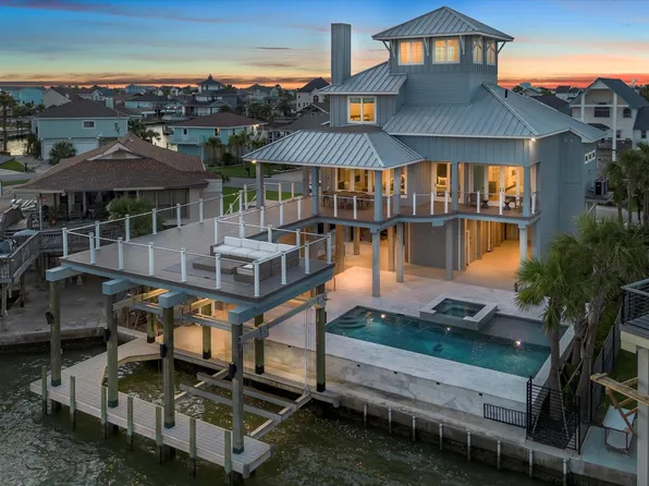 1311 Oahu Dr, Tiki Island, TX 77554