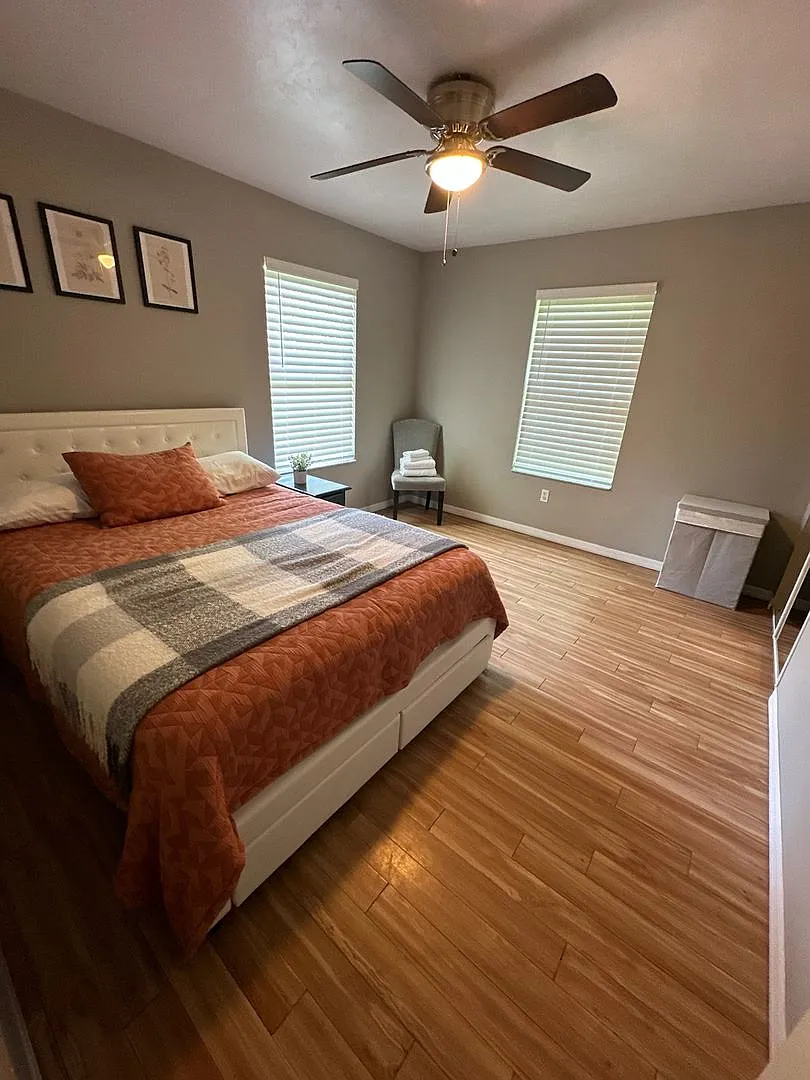 4 Bed / 3 Bath House! Close to UF & Everything! Ask for Kathleen when you inquire! — Photo 4