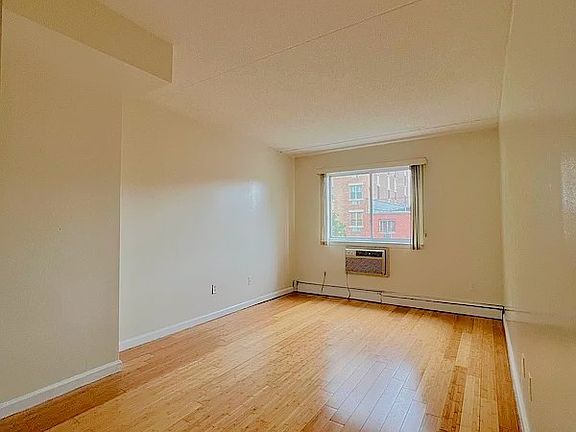 4th image of 61 E 119th St Floor 3