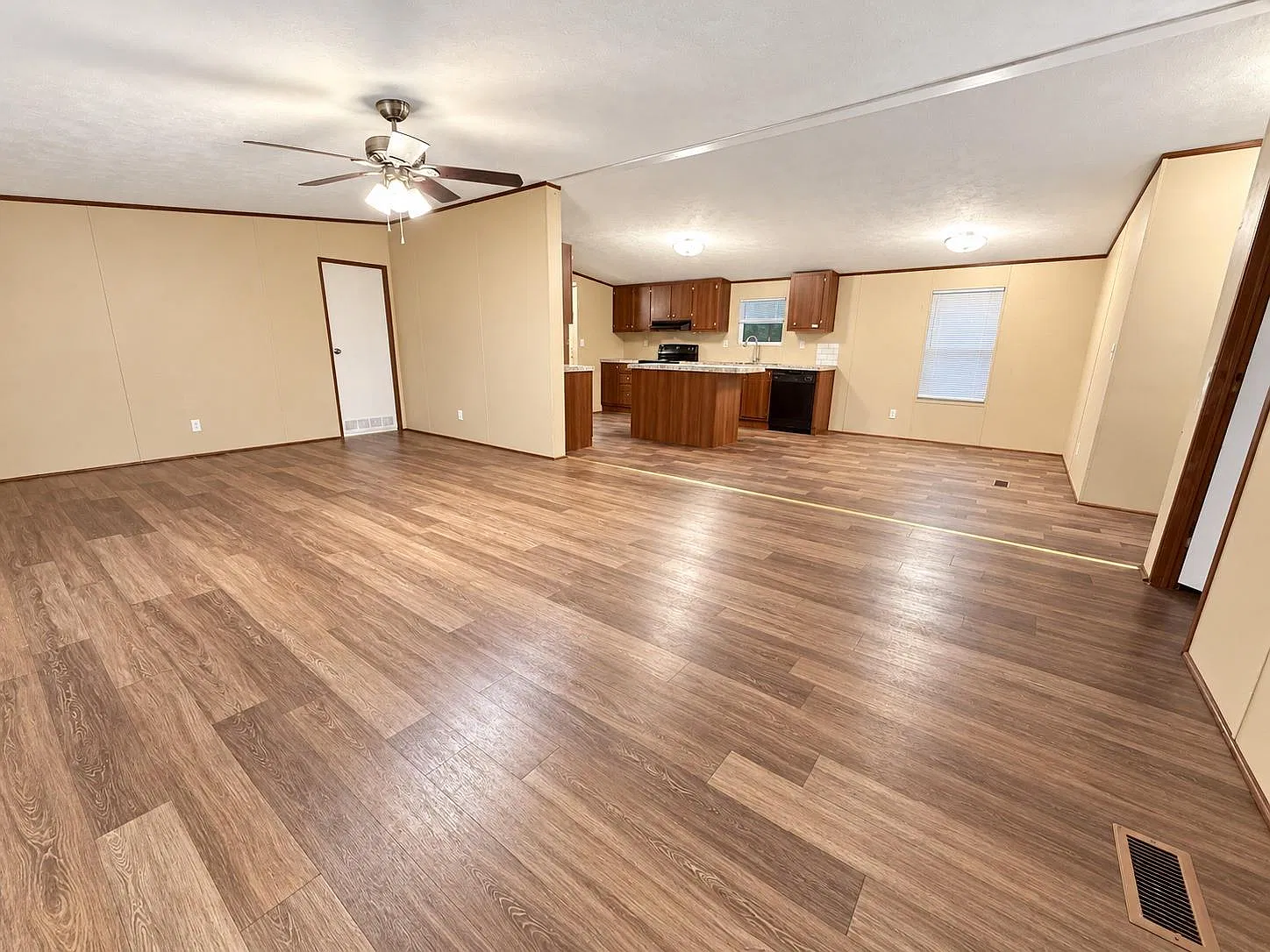 3 bed, 2.0 bath, 952 sqft, $1,650 — Photo 3