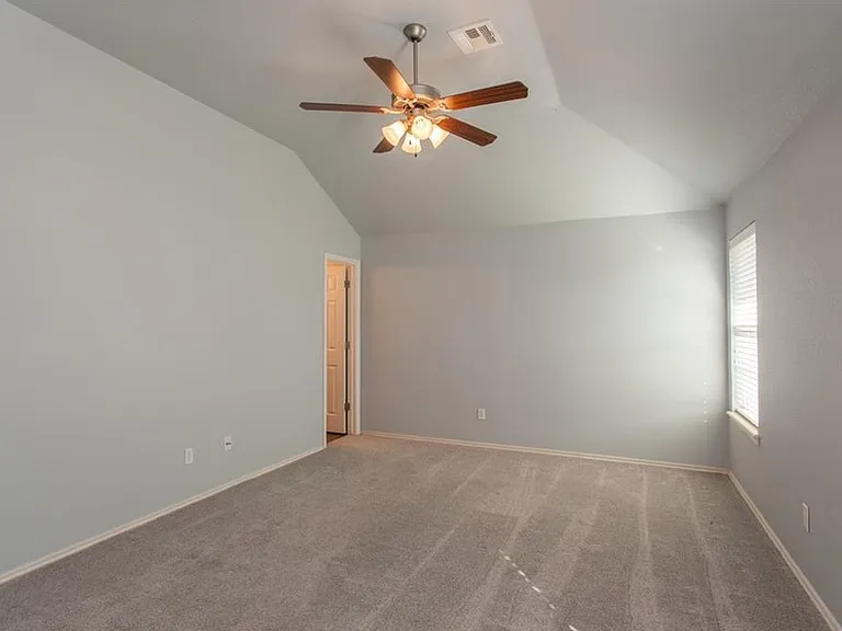 1012 Norway Ave — Photo 4
