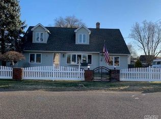 270 S Great Neck Rd, Copiague, NY 11726