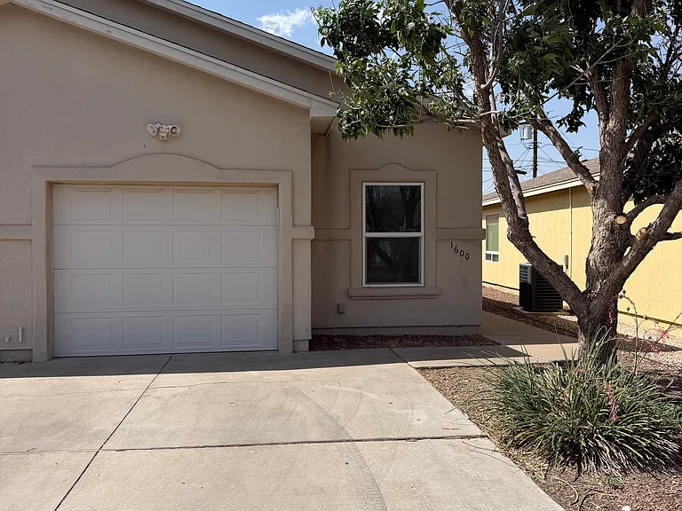 1600 Bradley Ct — Photo 1