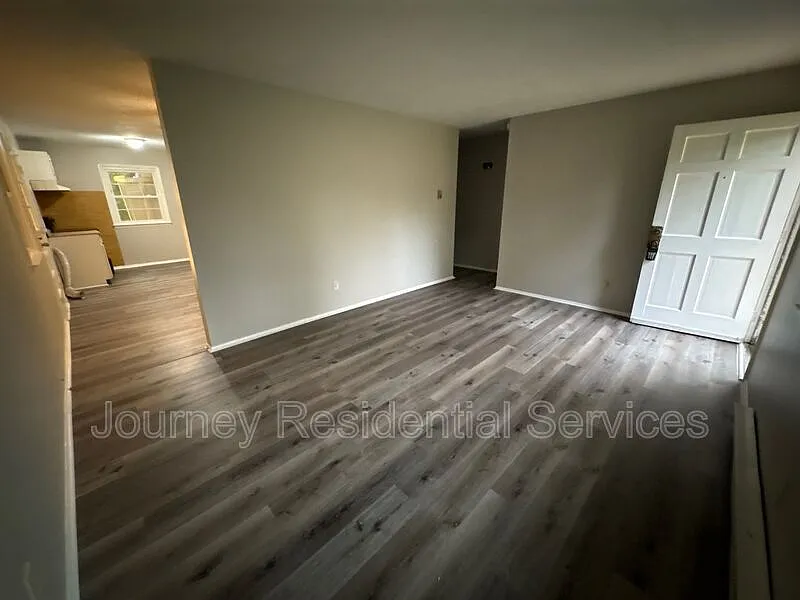 3 bed, 1.5 bath, 1100 sqft, $1,150 — Photo 2