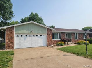 136 Sundown Dr, Wood River, IL 62095