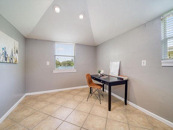 4th image of 1472 Gladys Cir