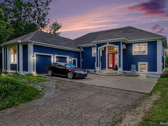 4th image of 4251 E Maple Ave