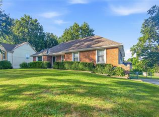 110 W Lexington Dr, Blue Springs, MO 64015