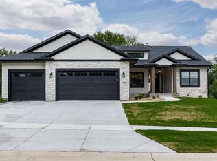 814 Rogers Ln, Center Point, IA 52213