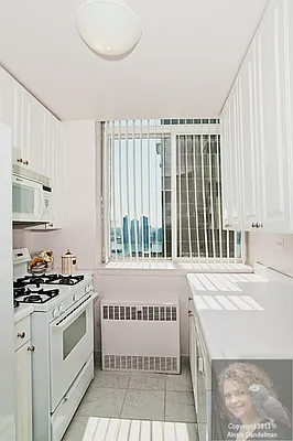 Sold by New York Residence | media 5