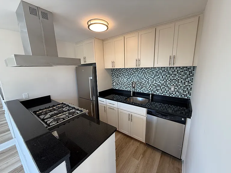 4390 Lorcom Ln #810 — Photo 9