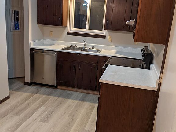 3rd image of 529 Melody Ln #529